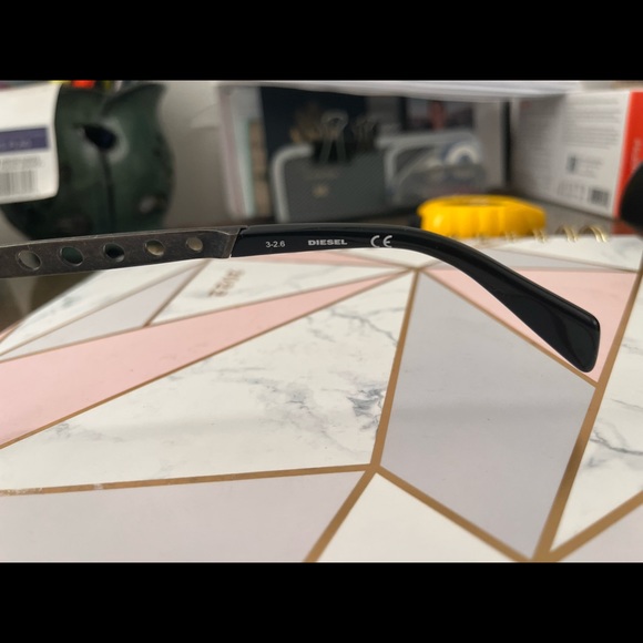 New eyeglasses - Picture 4 of 8